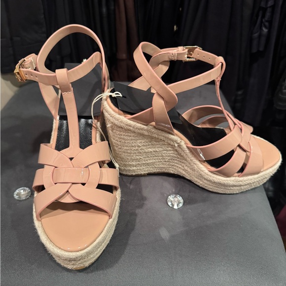 Elegant Nude Wedge Sandals - Picture 1 of 3